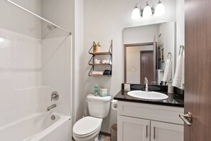 Bathtub, hair dryer, towels, soap - Wonderful New 2 Bed 2 Bath Near Perry Dist and DT! (Spokane)