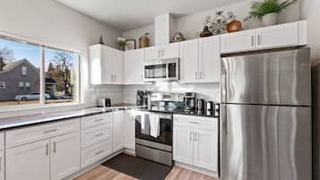 KylskÄp, mikrovÄgsugn, ugn och spishÀll