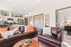 TV - Wonderful New 2 Bed 2 Bath Near Perry Dist and DT! (Spokane)