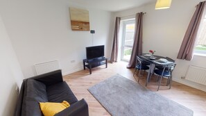 Casa familiar | Área de sala de estar | Televisión de pantalla plana 