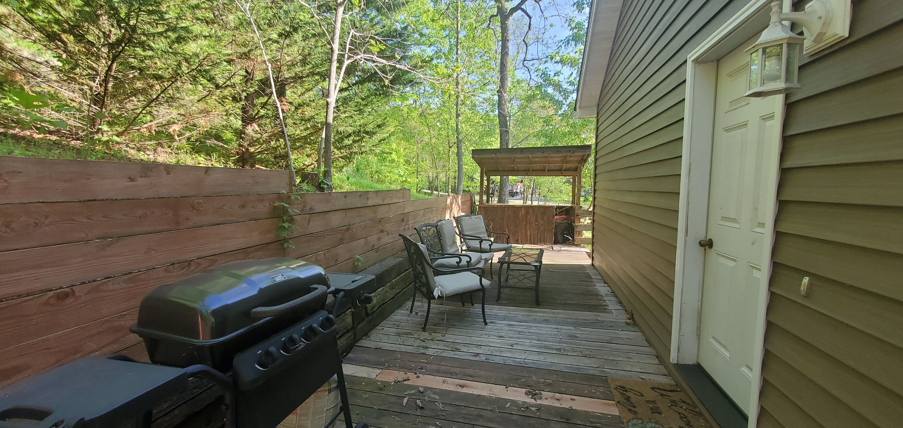 A HAPPY PLACE-River access,beautiful views only 15 minutes to town