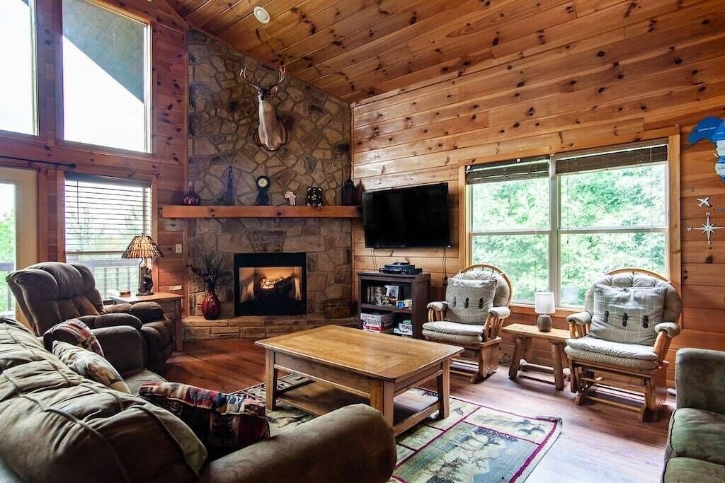 …Huge 3BD RETREAT w/ VIEWS!! …Pool Table…HOT TUB!…