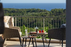 Outdoor dining - Villa Ella - Luxury Private Villa with Pool and Sea View near Dubrovnik (Sudurad)