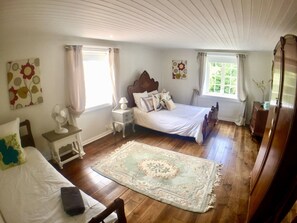 7 bedrooms, desk, iron/ironing board, travel crib