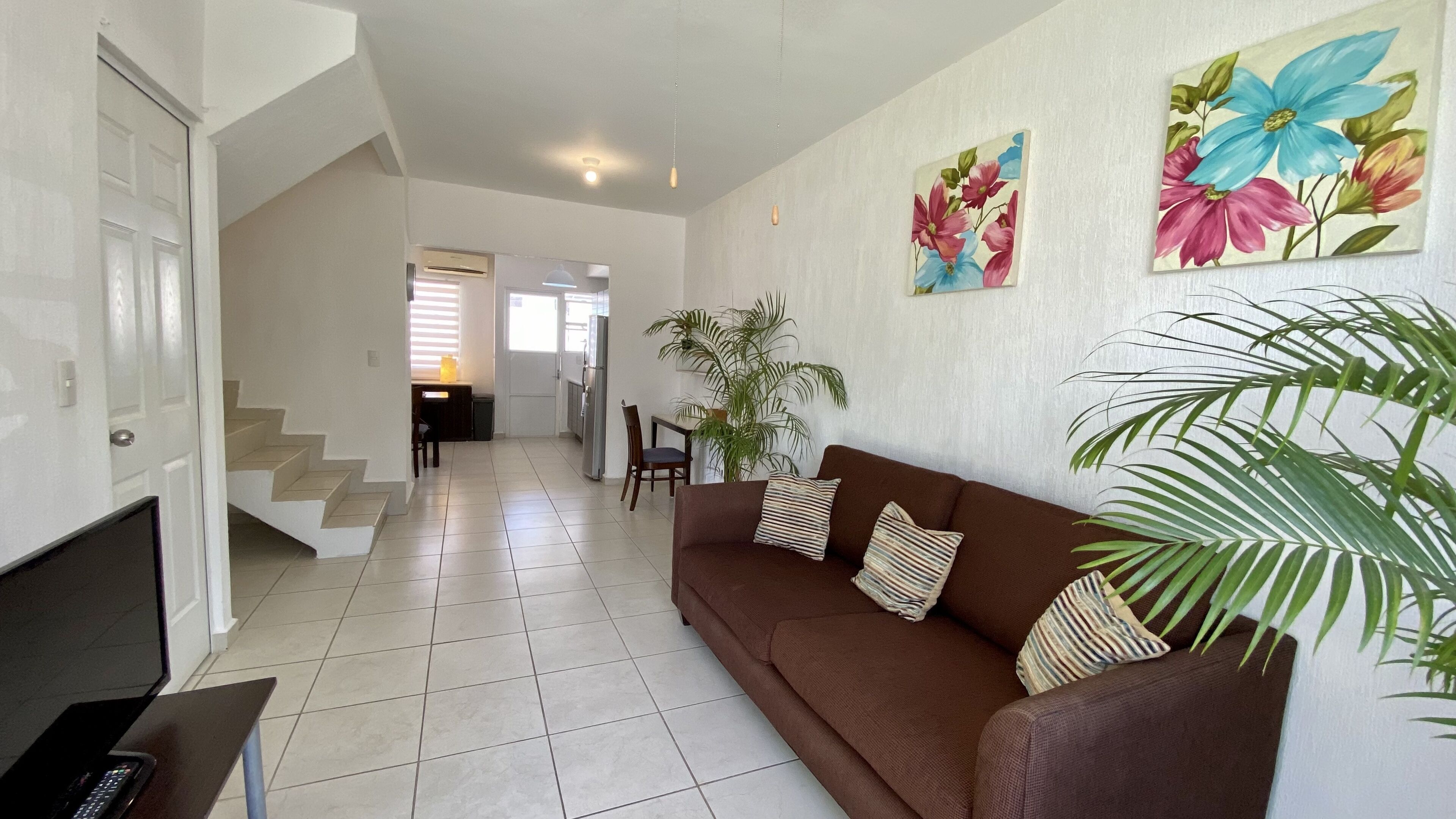 Casita Mora - Renovated house 3BR/4BA/AC
