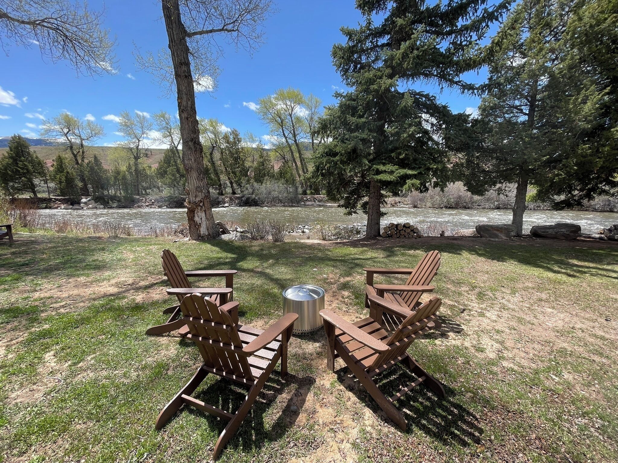 Backyard with Solo Stove fire pit (fire wood provided for guest convenience)