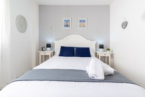 2 bedrooms, iron/ironing board, free WiFi, bed sheets - Apartment La Pampa with A/C & Wi-Fi (Málaga)