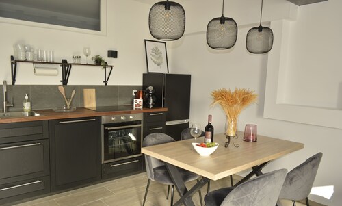 gemütliche neu erichtete Souterrain  Ferienwohn.  Stadtnah und dennoch Idylisch