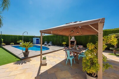 Rural Holiday Home "Casita de la Cantera" with Pool & Wi-Fi