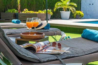 Rural Holiday Home "Casita de la Cantera" with Pool & Wi-Fi