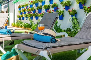 Property grounds - Rural Holiday Home "Casita de la Cantera" with Pool & Wi-Fi (La Lantejuela)