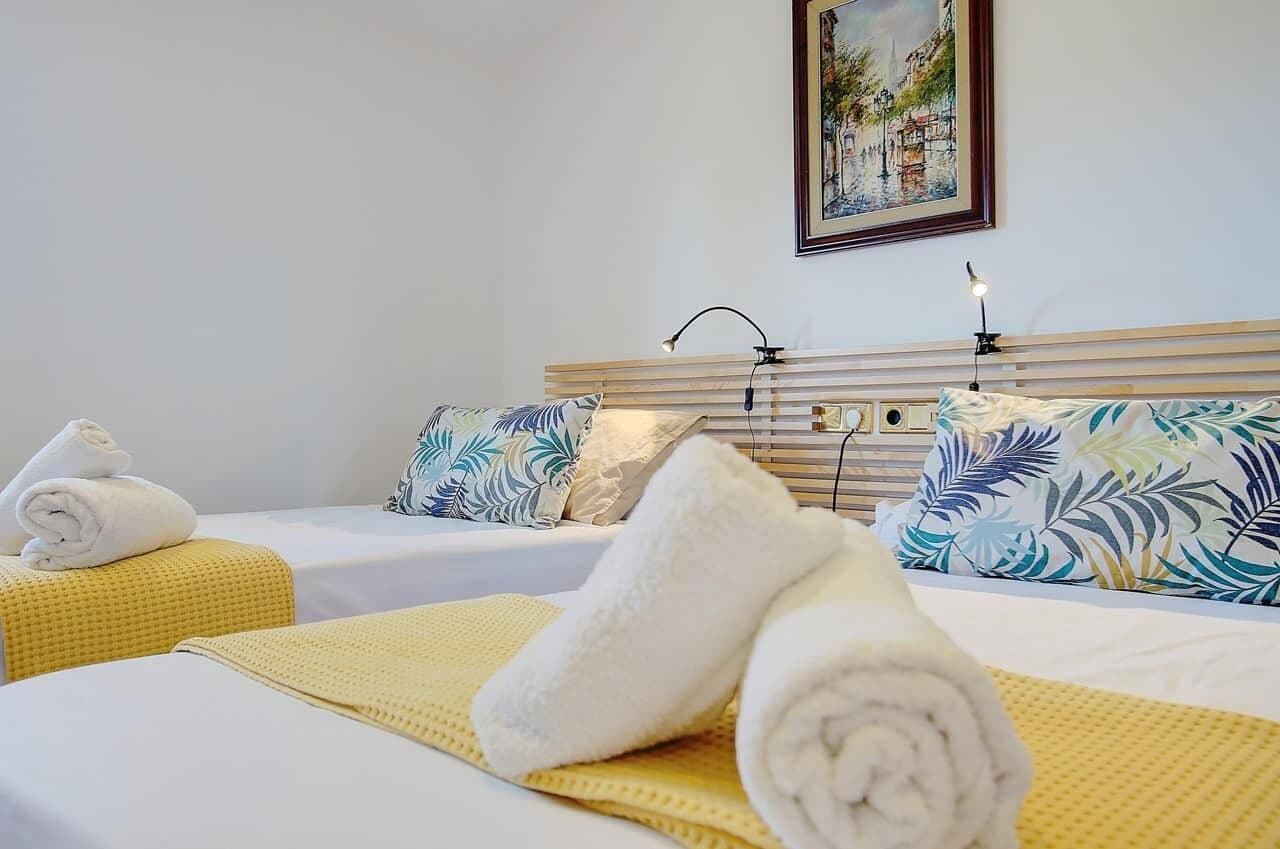 3 chambres, fer et planche à repasser, accès au Wi-Fi (inclus)