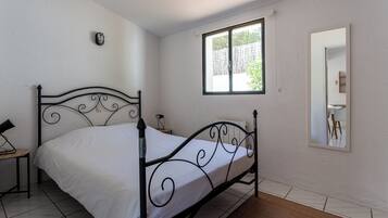 2 slaapkamers, een strijkplank/strijkijzer, gratis wifi, beddengoed