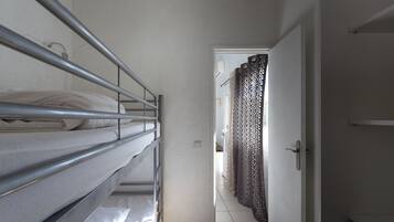 2 sovrum, strykjärn/strykbräda, gratis wi-fi och sängkläder