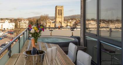 Town Centre Penthouse with Hot Tub 22