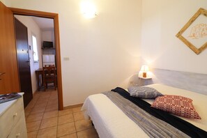 1 chambre, fer et planche à repasser, Wi-Fi gratuit, draps fournis