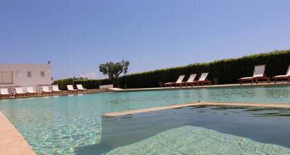 Apartment "Bungalow Pizzutella" close to the Sea with Shared Pool & A/C
