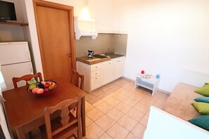 Interior - Apartment "Bungalow Italia" close to the Sea with Shared Pool & Air Conditioning (Otranto)