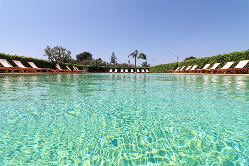 Apartment "Bungalow Italia" close to the Sea with Shared Pool & Air Conditioning