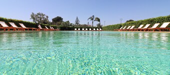 Apartment "Bungalow Italia" close to the Sea with Shared Pool & Air Conditioning