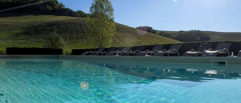 حمّام سباحة خارجي