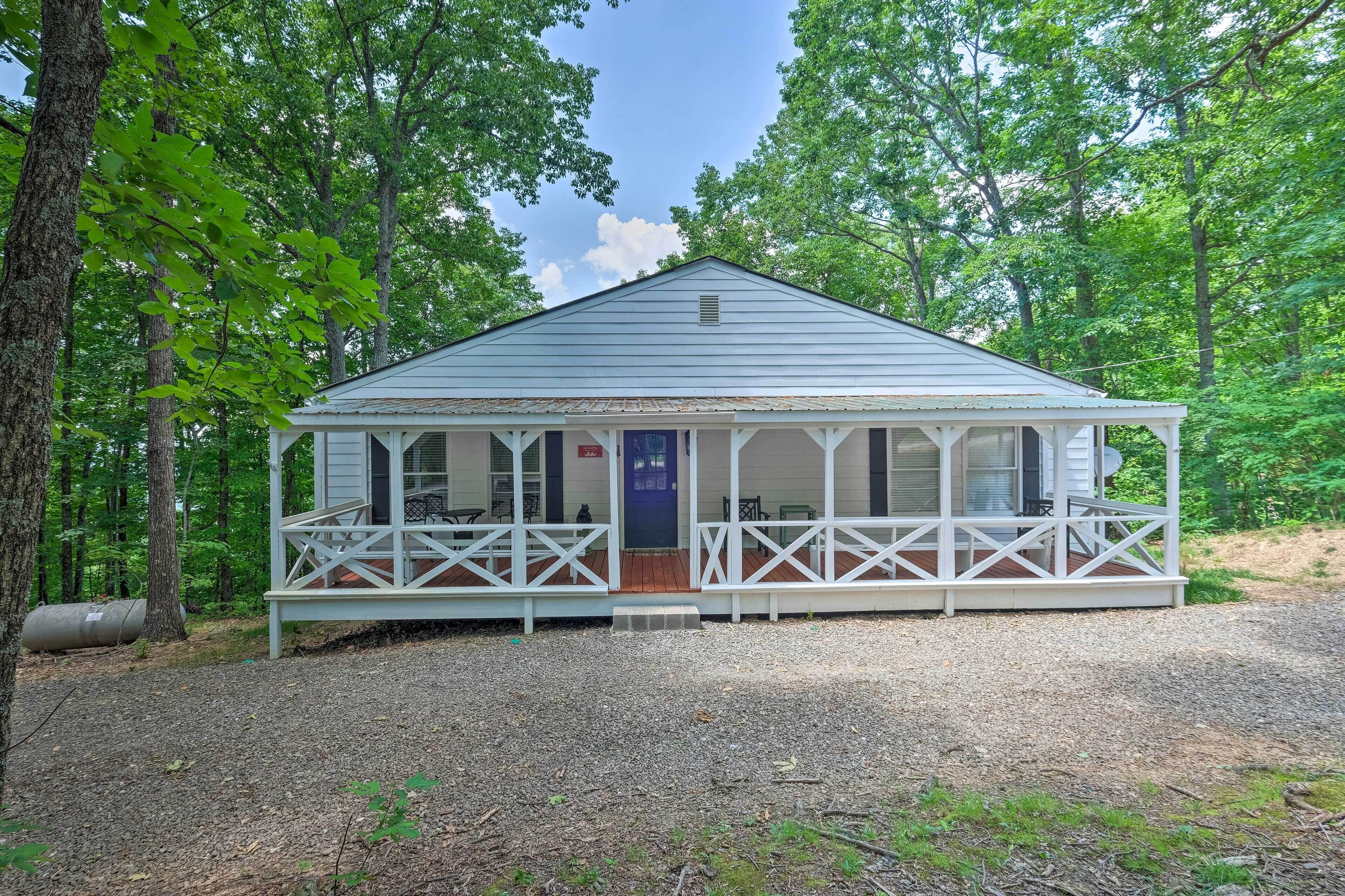 Rustic Ranger Cabin w/ Amazing Mountain Views