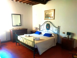 9 bedrooms, desk, iron/ironing board, free WiFi - Exclusive Rental for Families or Groups in the heart of Tuscany (Montaione)
