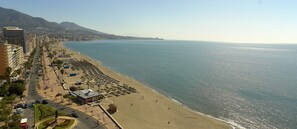 Plage à proximité, chaise longue, parasol