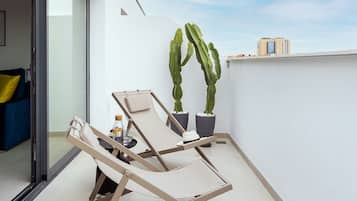 Deluxe penthouse, 2 slaapkamers, terras, uitzicht op de stad | Terras