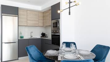 Ático Deluxe, 2 habitaciones, terraza, vistas a la ciudad | Comedor