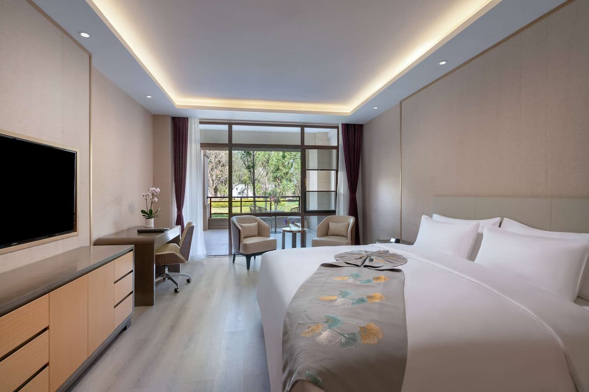 Room, 1 King Bed, Smoking (Haigeng) | Free WiFi