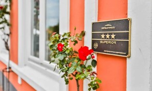 Unclassified image, 3 of 50, button