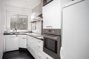 Kühlschrank, Mikrowelle, Ofen, Geschirrspüler
