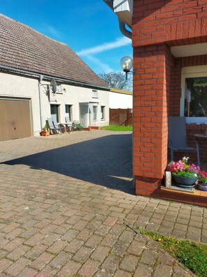 Exterior - Vacation apartment Mecklenburg Lake District - Holiday apartment (Galenbeck)