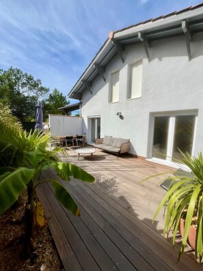 Terrace/patio - Bohemian house just a stone's throw from the ocean (cap ferret)