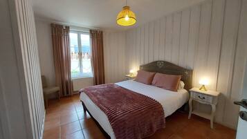 3 slaapkamers, een strijkplank/strijkijzer, reisbedje, gratis wifi