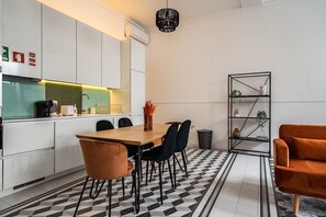 Dining - Ruby Orange Apartment, WiFi, AC !New! (Lisboa)