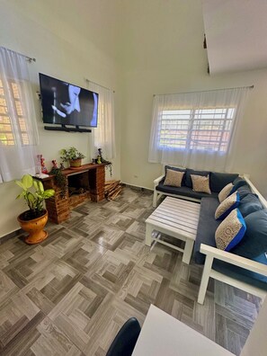 Smart-TV, Kamin, Stereoanlage