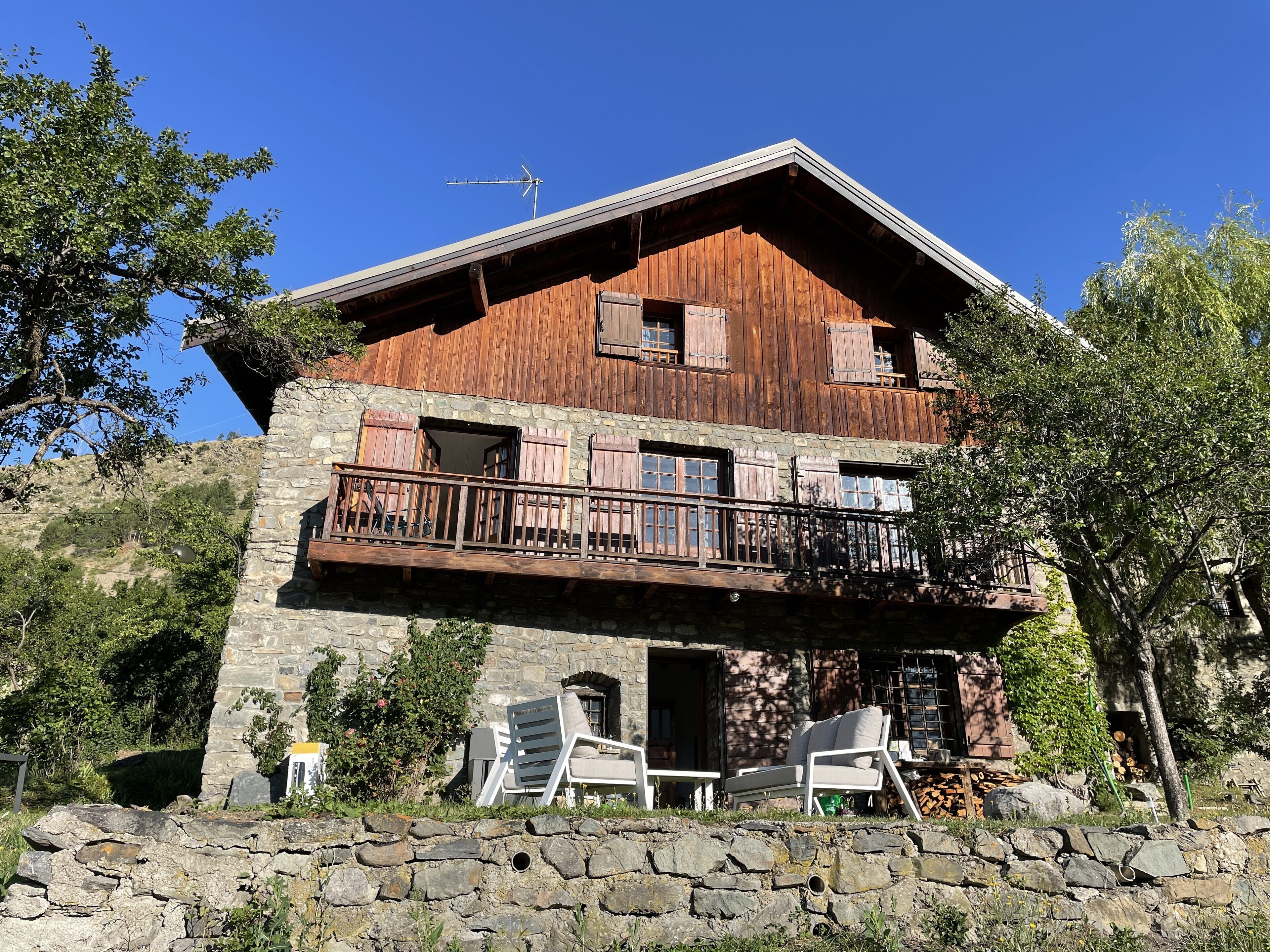 Chalet at the gates of the Ecrins with extra mountain view and garden
