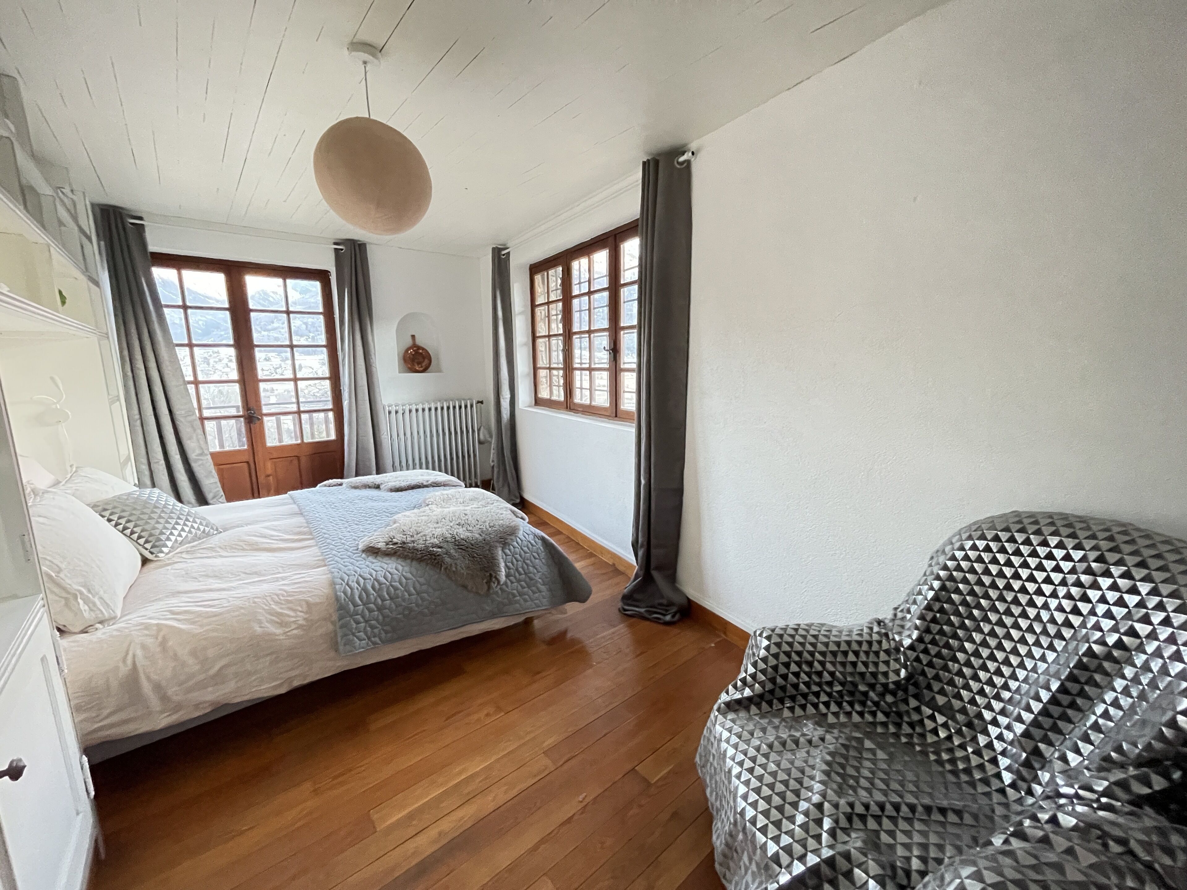 Chalet at the gates of the Ecrins with extra mountain view and garden