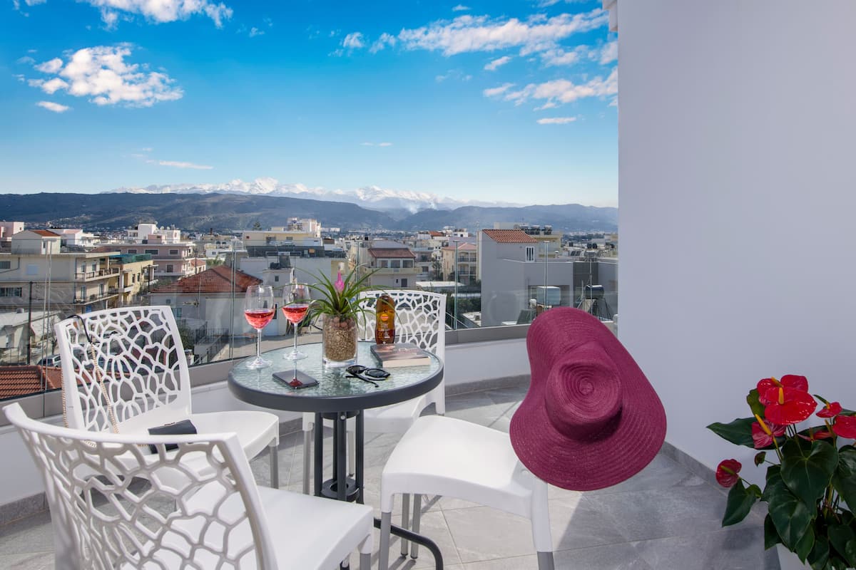 City Double Room with Big Balcony | Terrasse/Patio