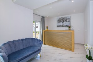 Reception - Deluxe City Hotel (Chania)