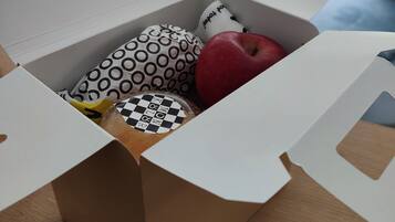 Daily cooked-to-order breakfast (EUR 10 per person)