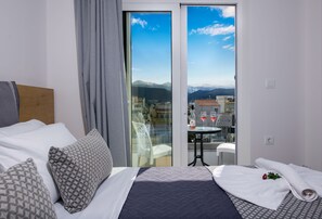 In-room safe, laptop workspace, blackout curtains, iron/ironing board - Deluxe City Hotel (Chania)