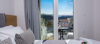 Deluxe City Hotel