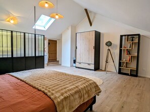 3 bedrooms, free WiFi, bed sheets