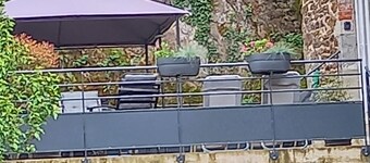 Cozy house with games and terrace in Auzon