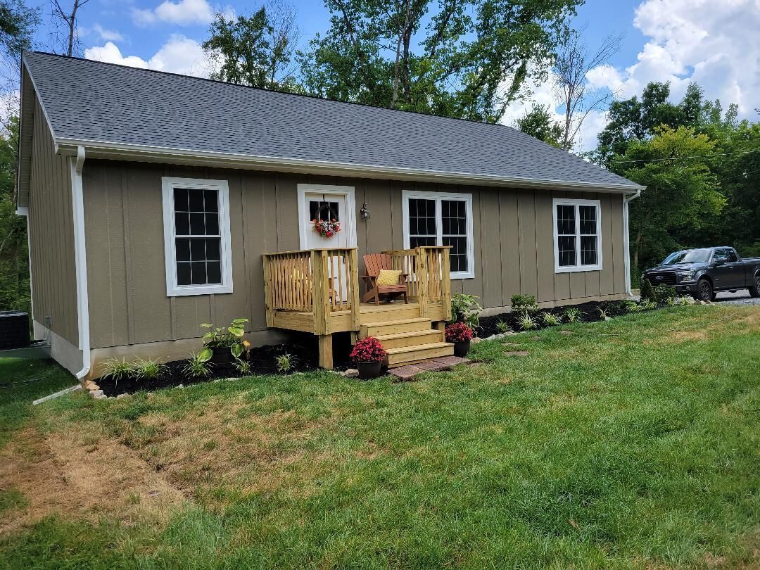 Husky Hideaway- a brand new, comfortable cabin!