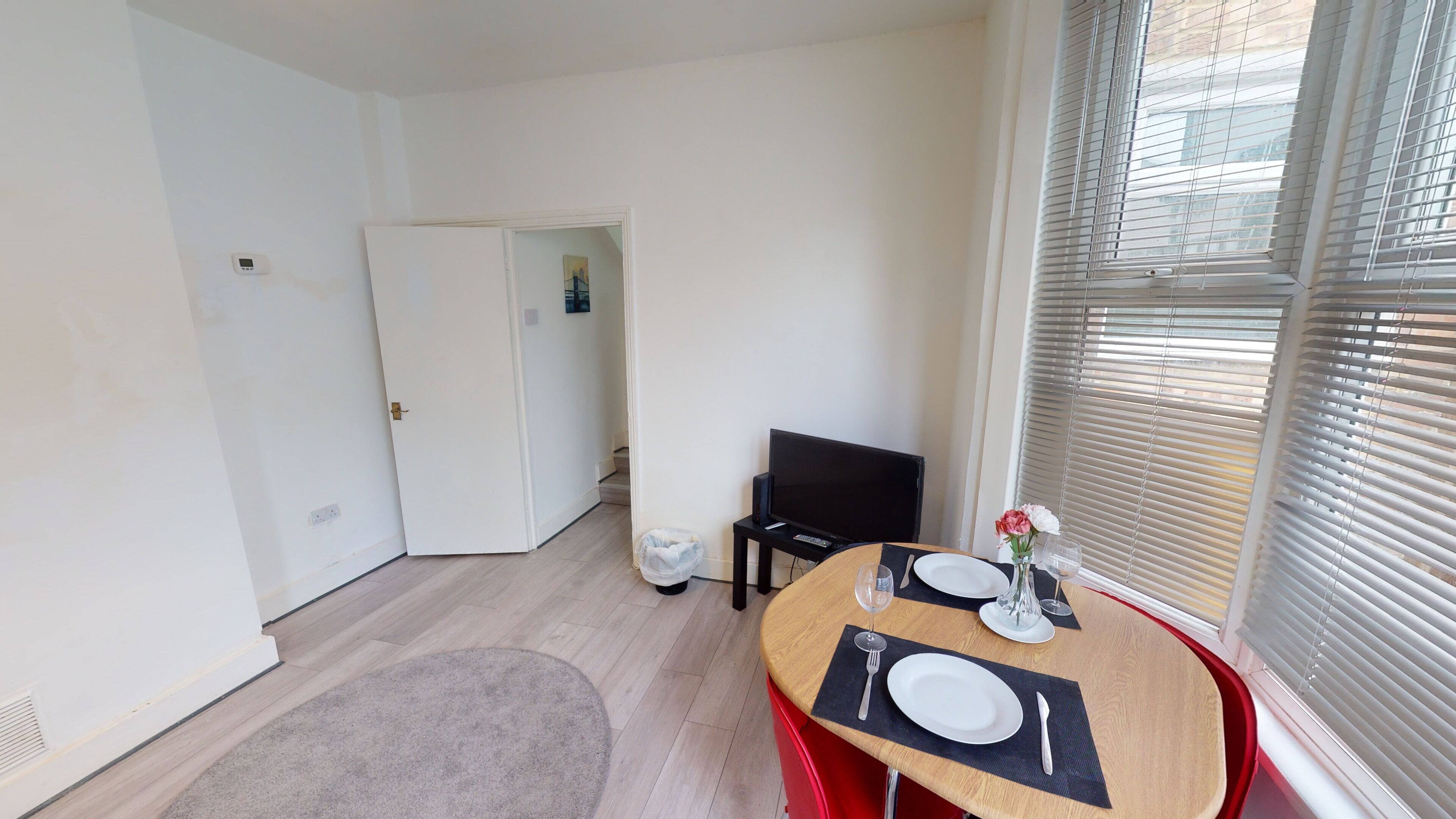 Apartment | Living area | Flat-screen TV