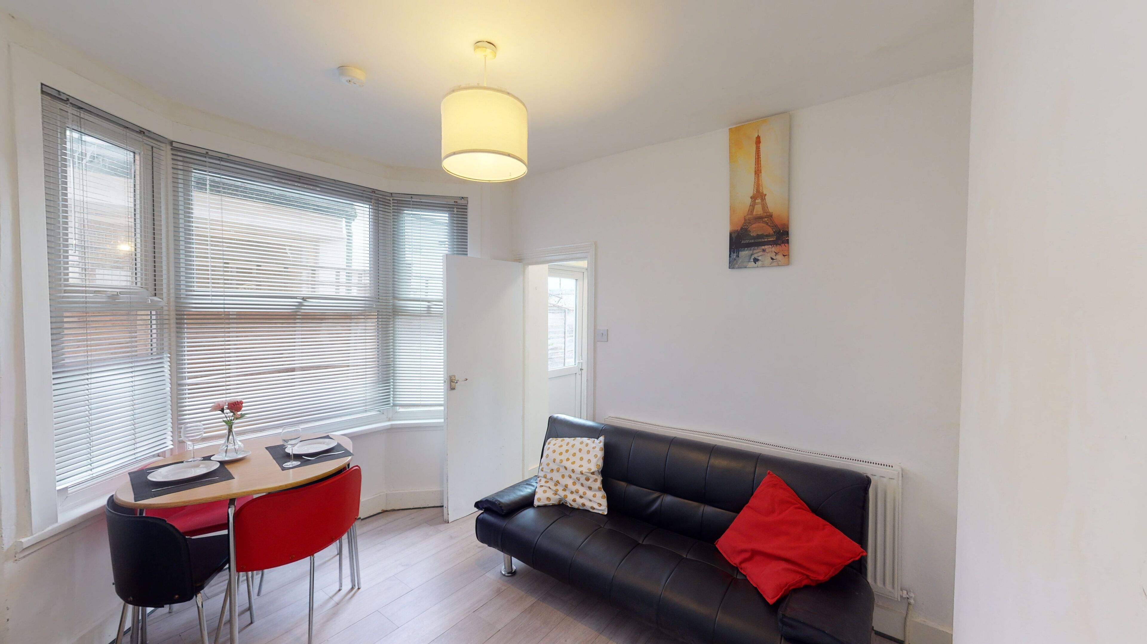 Apartment | Living area | Flat-screen TV